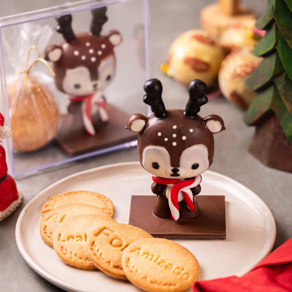 Rena de chocolate com biscoitos amanteigados