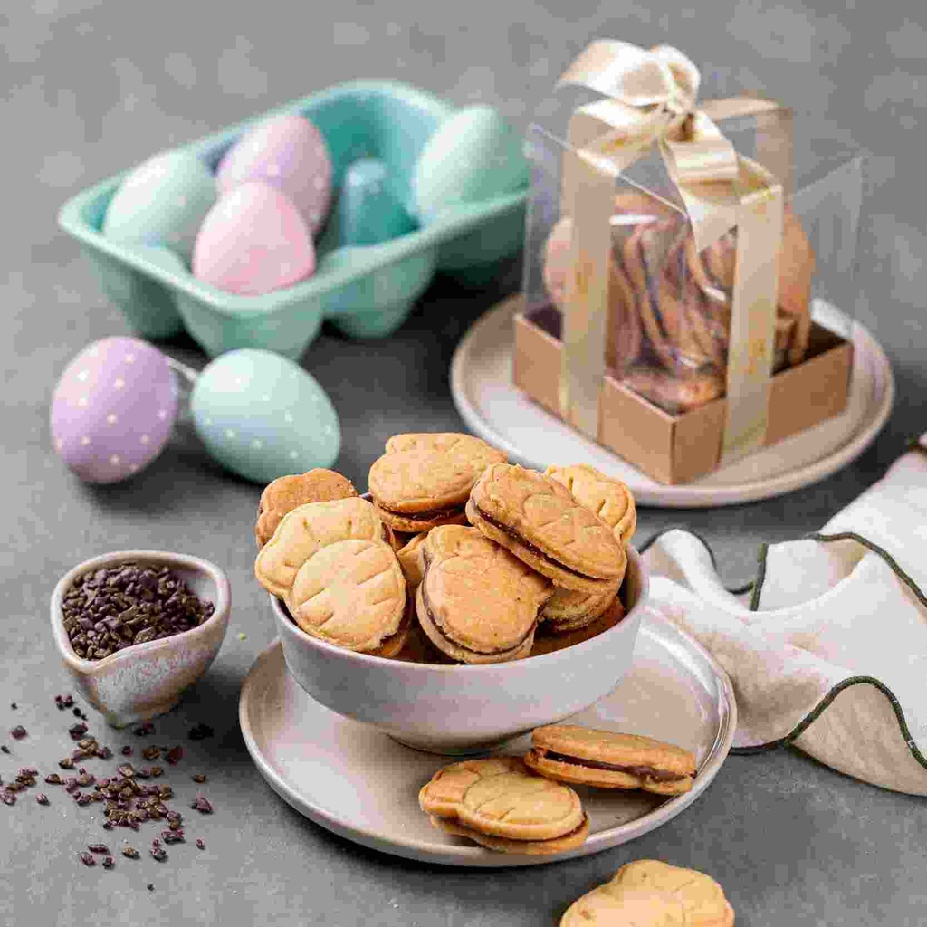 Caixa Biscoito Amanteigado de Cenourinha com Recheio de Brigadeiro