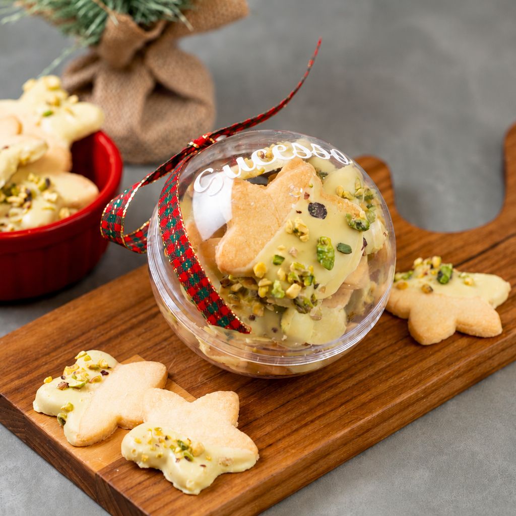 Bola Natalina de Biscoito Amanteigado – Estrela com Glacê de Pistache