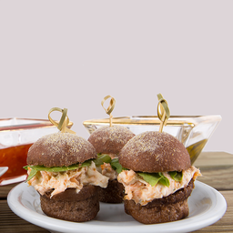 [096252] Mini Sanduíche de Salmão e Cream Cheese