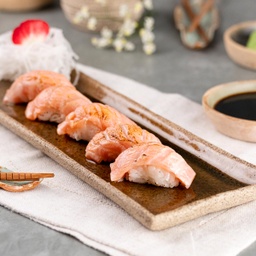 [109747] Niguiri de Salmão Maçaricado 