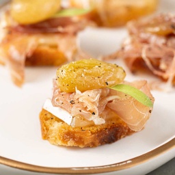 [114731] Canapé de Brie,com Parma e Uva Confitada