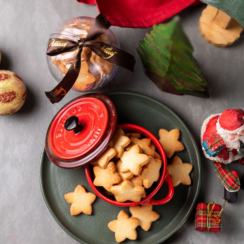 Biscoitos amanteigados com enfeite de natal - Caramelo