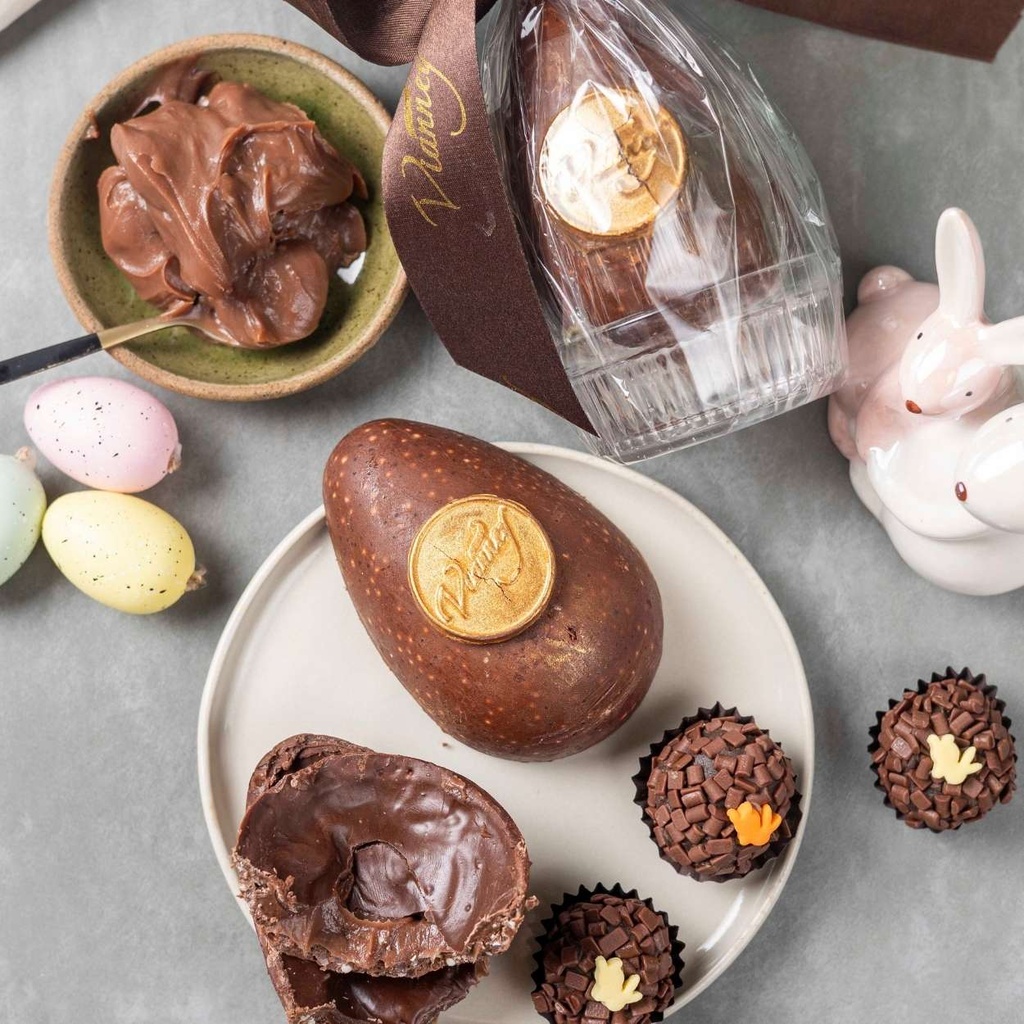 Ovo ao leite crocante com recheio de brigadeiro