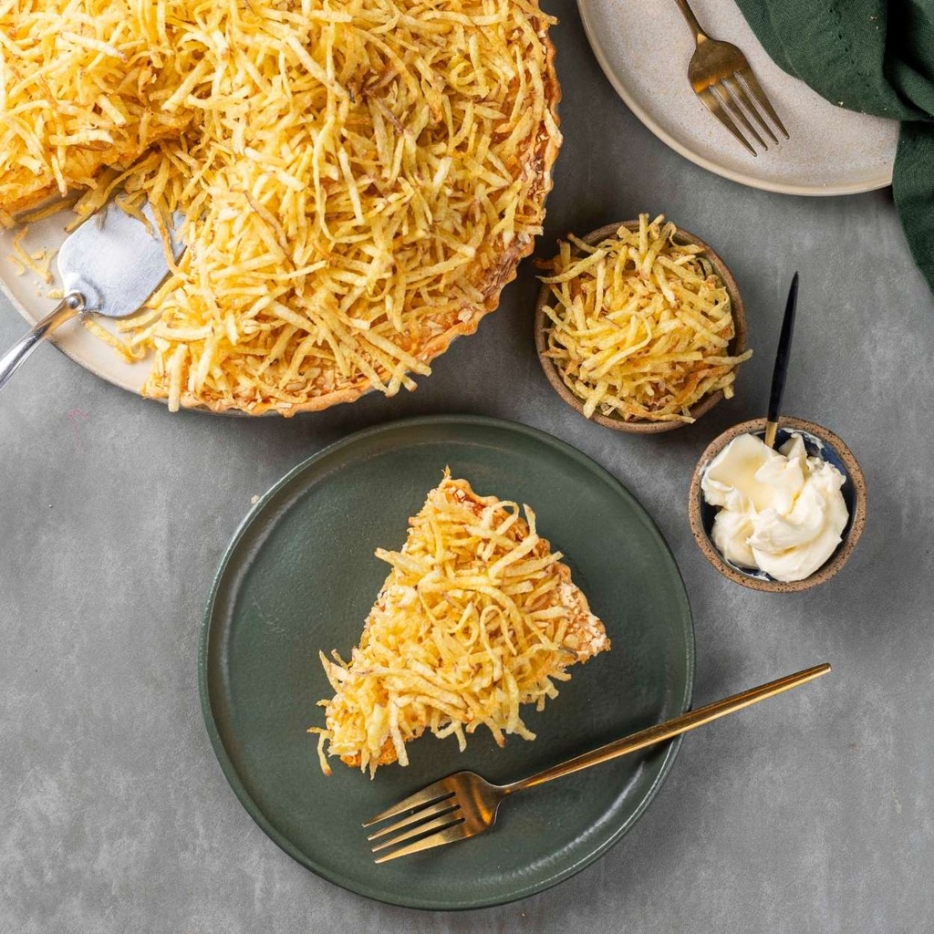 Torta de Frango com Catupiry, Parmesão e Batata Palha