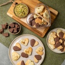 Caixa de Coração com Biscoitos Amanteigados Glaçados Sortidos