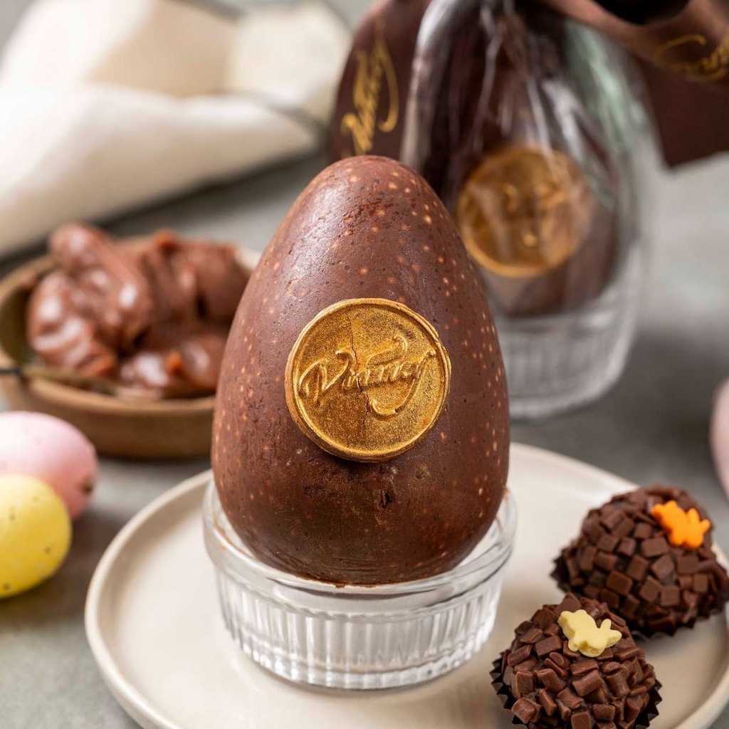 Ovo ao leite crocante com recheio de brigadeiro