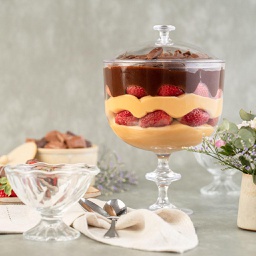 [117826] Taça Bombom de Morango Aberto