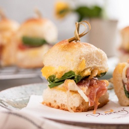 [095759] Mini Sanduíche de Presunto Parma com Geleia de Damasco